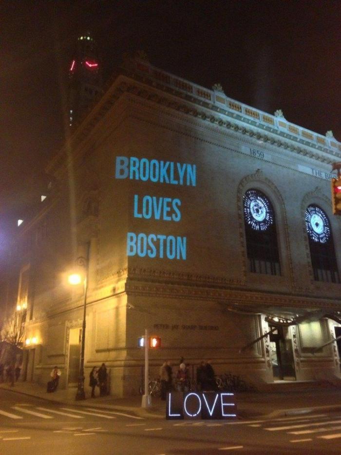 Atentado en el maratón de Boston: 10 gestos de solidaridad en medio del caos (FOTOS)