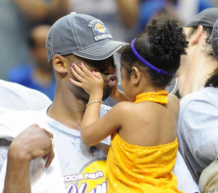 Críticas a Luis Figo por su tuit de despedida a Kobe Bryant: "Necesitas pedir disculpas"