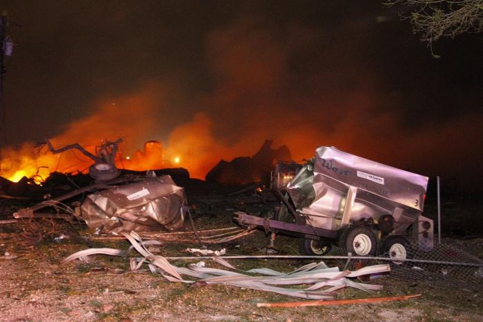 Explosión en Texas en una planta fertilizante: Todas las imágenes (FOTOS, VÍDEOS)
