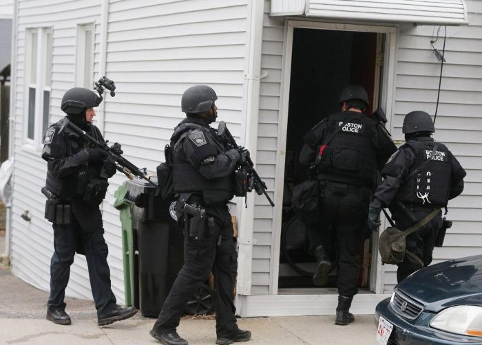 Capturado vivo en un barco en el partio de una casa Dzhokhar Tsarnaev, el sospechoso huido del atentado de Boston