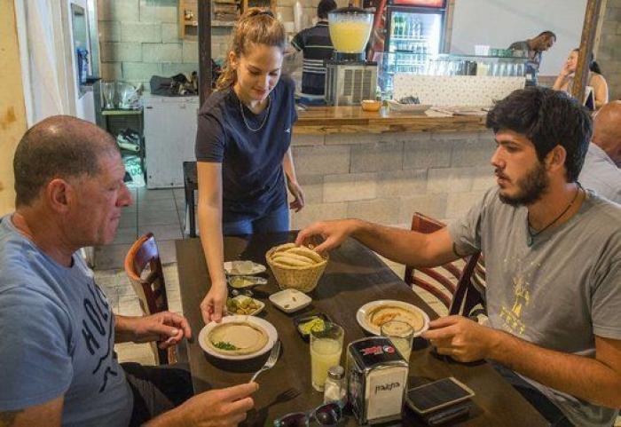 Un restaurante israelí ofrece descuentos a israelíes y palestinos que coman juntos