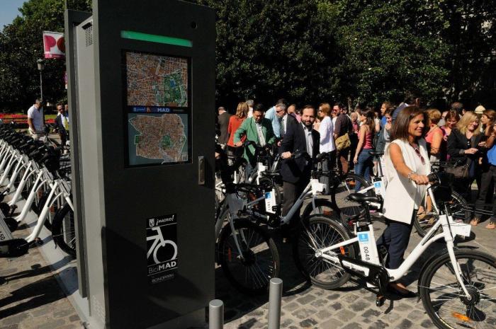 BiciMad: el servicio público de alquiler de bicis arranca con problemas