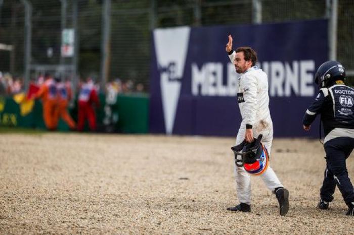 Alonso, fuera del GP de Australia tras un espectacular accidente