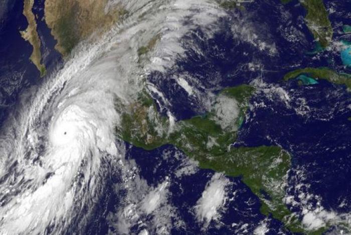 México se prepara para la llegada del huracán más potente de su historia