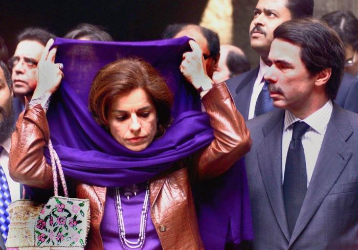 Aznar alecciona a Casado: "Debe confrontar con el Gobierno como si Vox no existiera"
