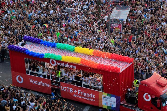 Récord de asistencia al Orgullo Gay en Polonia en respuesta a las críticas homófobas del Gobierno