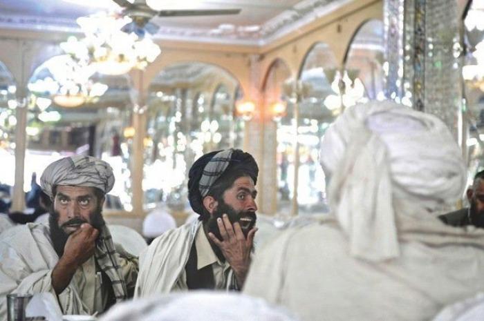 Trump descarta retirada de Afganistán y los talibanes prometen "un cementerio"