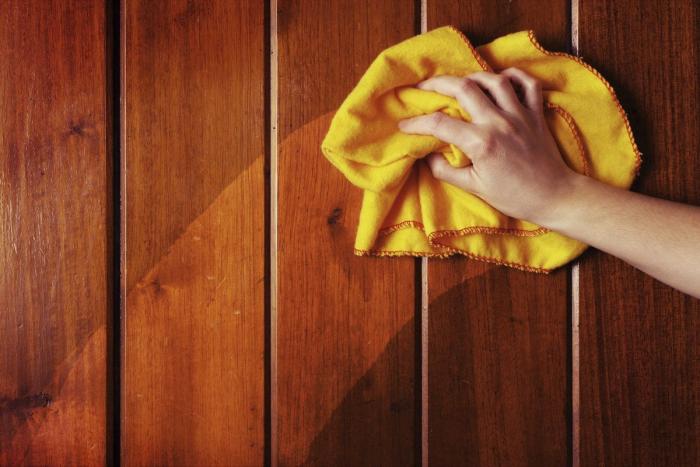 El truco sostenible de Stella McCartney para mantener la ropa limpia sin meterla en la lavadora