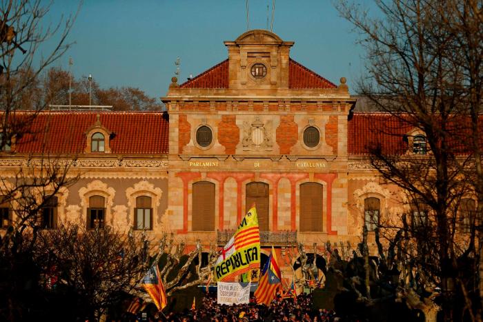 La Mesa del Parlament aplaza la reforma del reglamento para investir a distancia a Puigdemont