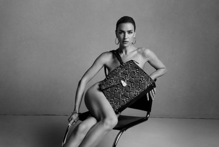 El último y sugerente desnudo de Irina Shayk en una campaña para Calvin Klein