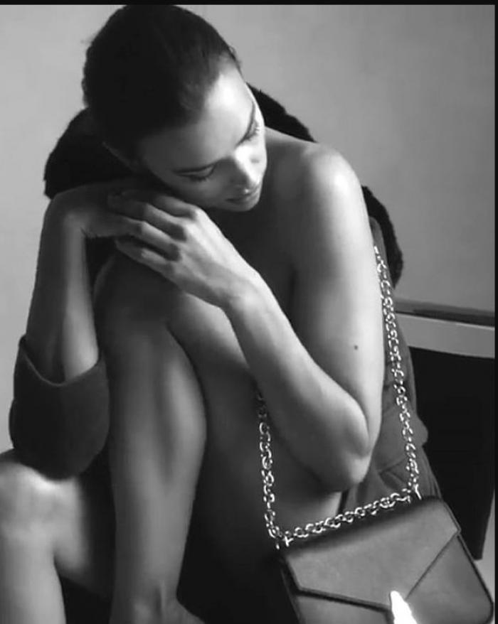 El último y sugerente desnudo de Irina Shayk en una campaña para Calvin Klein
