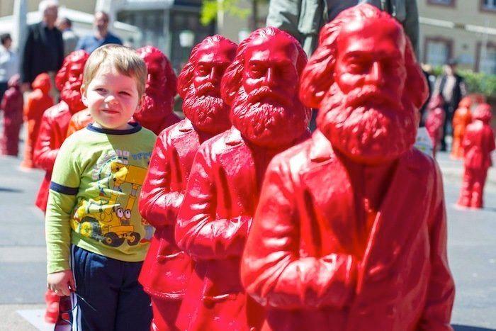 500 esculturas de Karl Marx de un metro en el 195º aniversario de su nacimiento (FOTOS)