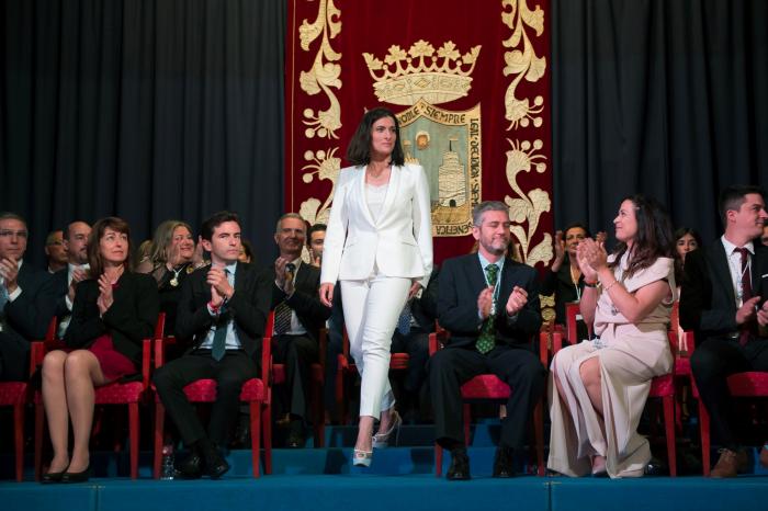 Bromas y memes con esta foto de Ortega Smith (Vox) y el nuevo alcalde de Madrid