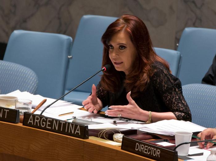 Alberto Fernández se impone con contundencia a Macri en las primarias en Argentina
