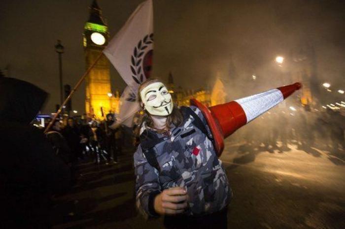 Tres heridos y 32 detenidos en la manifestación de Anonymous en Londres