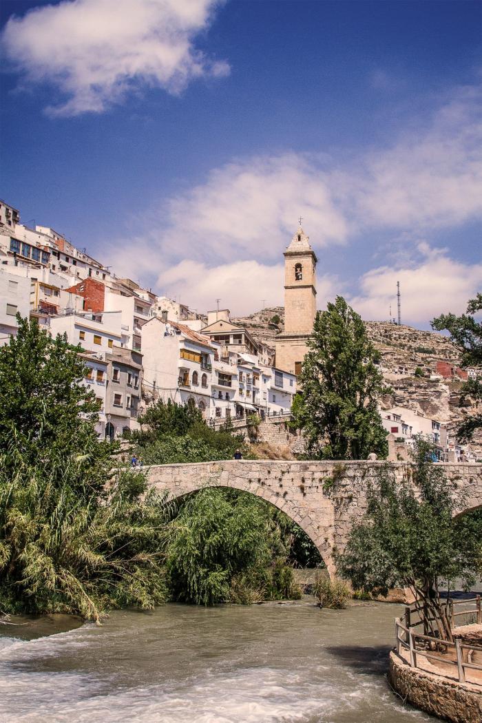 Setenil de las Bodegas, en Cádiz, el pueblo más buscado para hacer turismo rural en 2018, según Escapada Rural