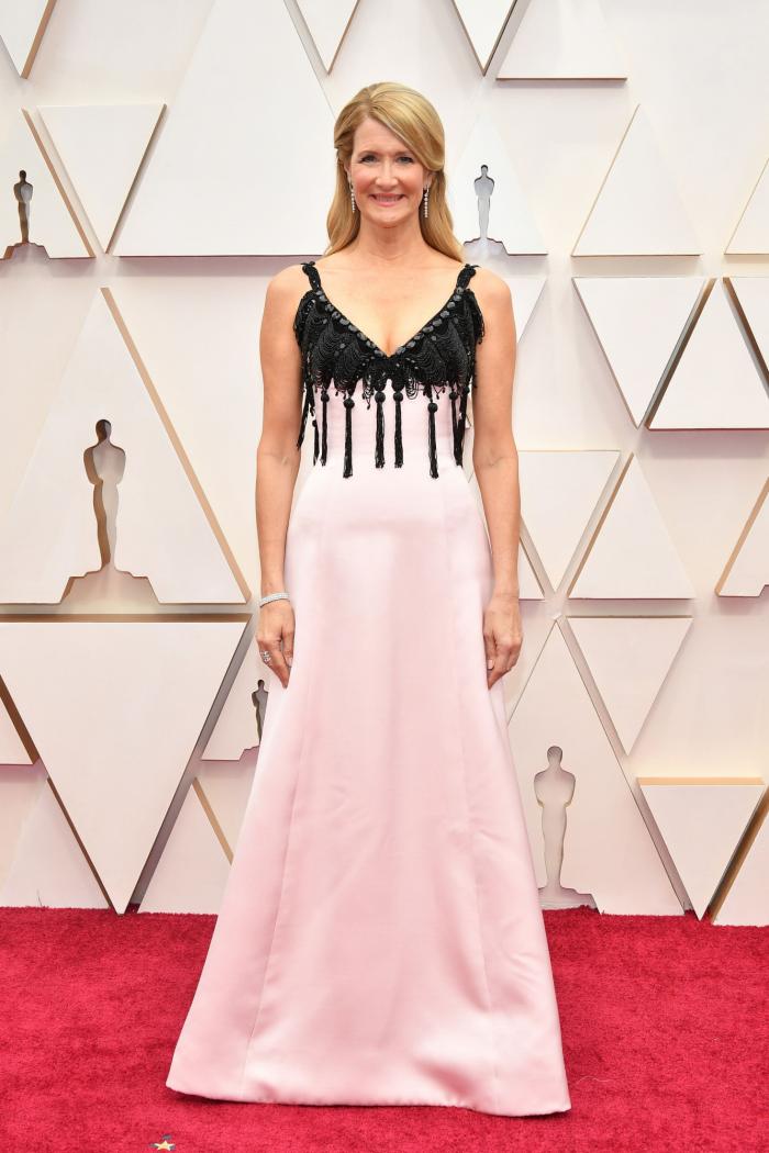Brie Larson iba espectacular en los Oscar pero lo que está mirando todo el mundo es su pie