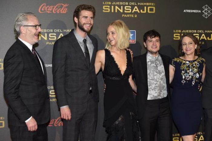 Jennifer Lawrence, otra vez al suelo: su caída en el estreno de 'Los juegos del hambre: Sinsajo - Parte 2' en Madrid