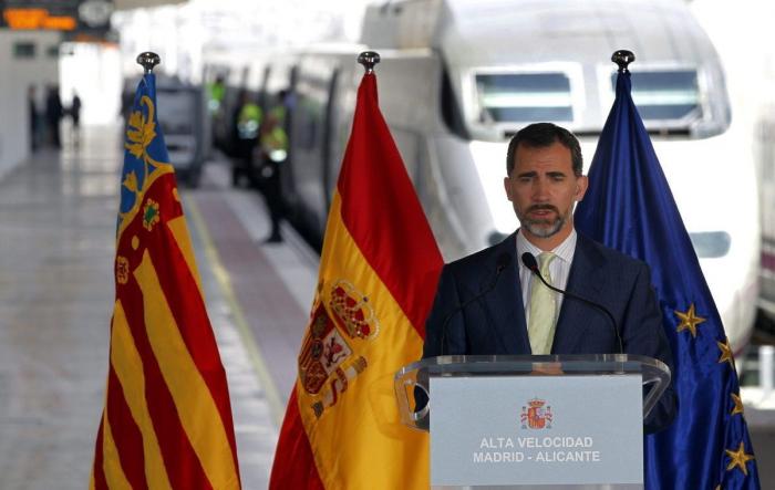Sánchez estrena el AVE Madrid-Granada tras casi dos décadas de retrasos