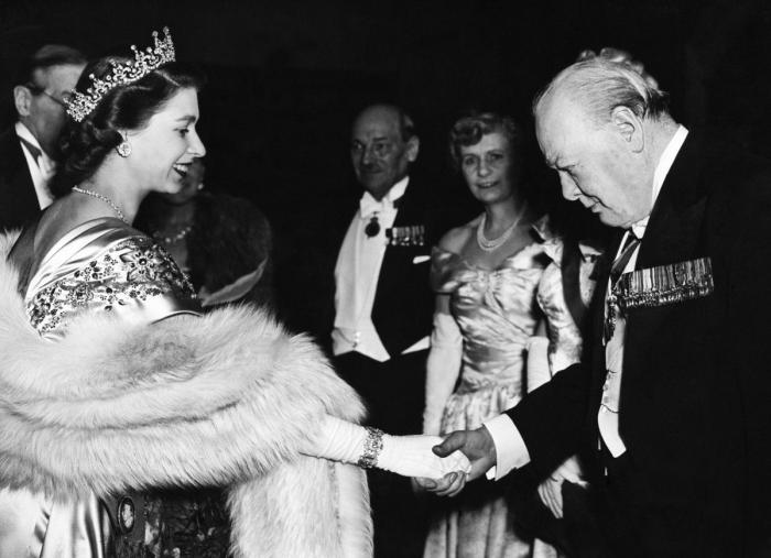 Quién es el duque de Kent, el apoyo de Isabel II tras la muerte de su marido