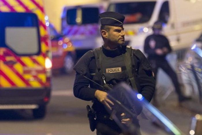 Hollande atribuye los atentados de París al Estado Islámico