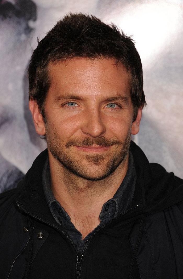 Bradley Cooper cambia de 'look' y no le queda nada bien