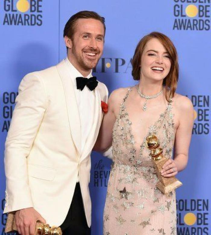 El buen rollo entre Ryan Gosling y Emma Stone en el 'backstage' de los Globos de Oro (FOTOS)