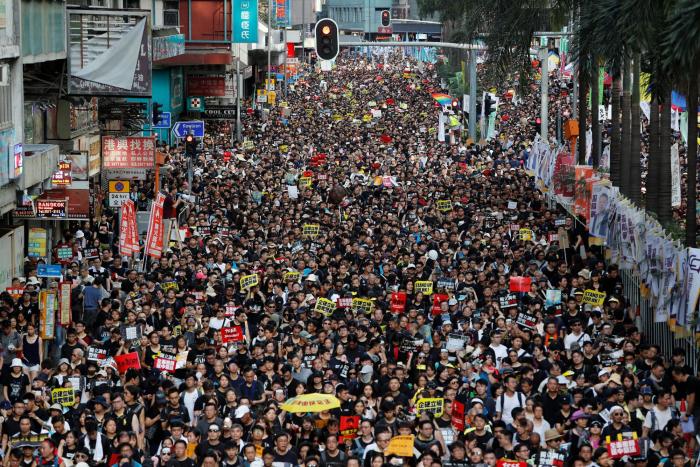 Miles de personas vuelven a las calles de Hong Kong