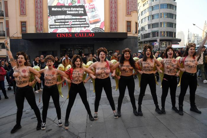 Femen se desnuda en Madrid por San Valentín contra el "amor romántico" y los feminicidios