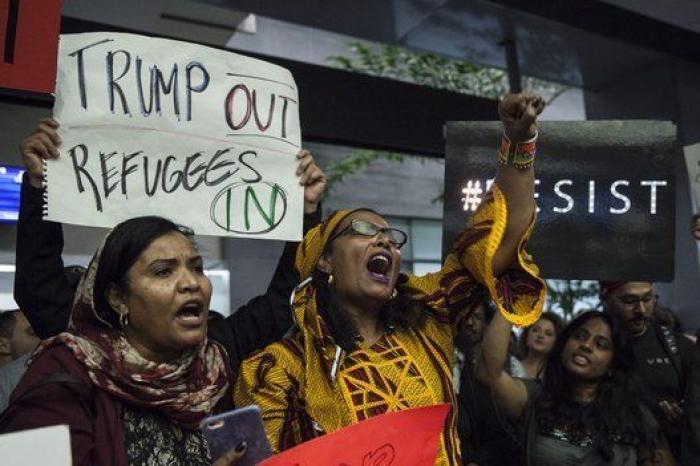 El indignante grupo de agentes fronterizos de EE UU con comentarios racistas y sexistas