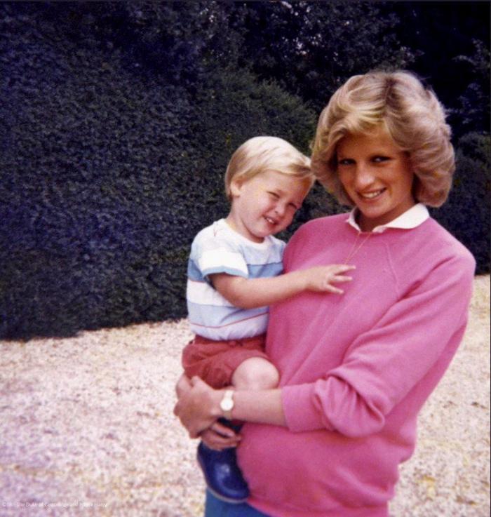 Guillermo y Enrique publican cinco fotos inéditas de su madre, la princesa Diana