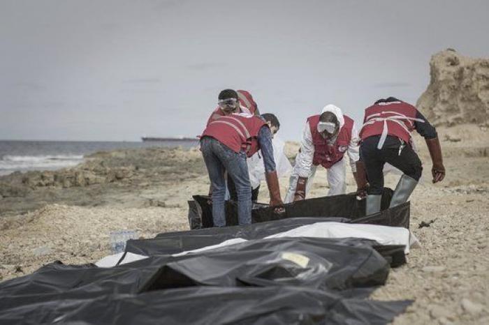 Al menos 40 migrantes muertos en un ataque atribuido a Hafter en Trípoli