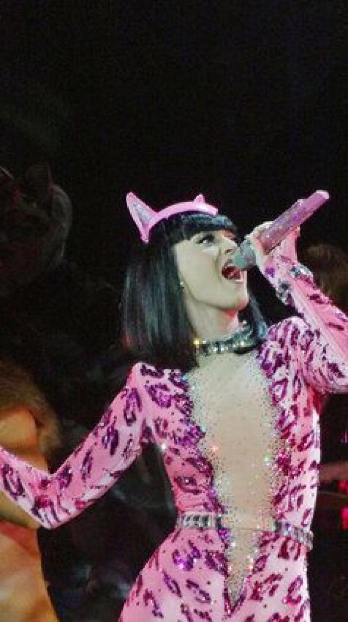 Katy Perry y Orlando Bloom se lo pasan en grande con Cara Splash, el juego de la nata