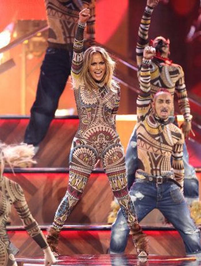 Los mil y un 'looks' de Jennifer Lopez en los American Music Awards
