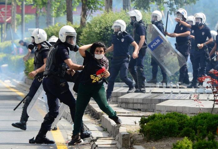 'La Libertad guiando al pueblo'... de Turquía