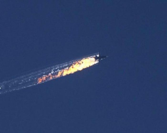 Turquía derriba un caza ruso que sobrevolaba la frontera con Siria
