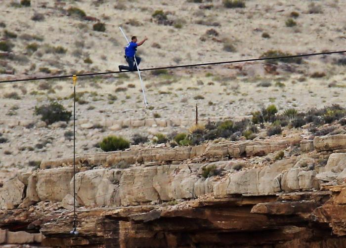 Nik Wallenda en el Gran Cañón del Colorado: 426 metros sobre un cable sin red (FOTOS, VÍDEO, GIFS)