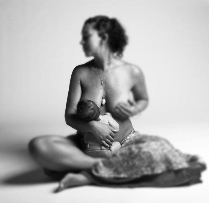 "Un cuerpo bonito": el libro que retrata madres sin Photoshop triunfa en Kickstarter (FOTOS)