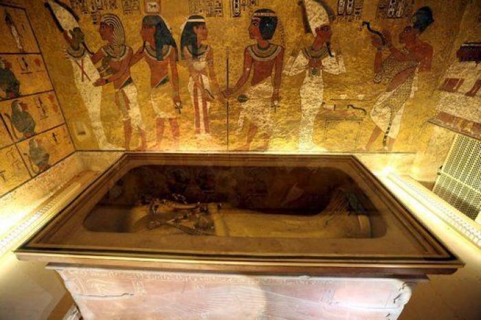 Un análisis en la tumba de Tutankamón determina que hay "algo" tras sus muros