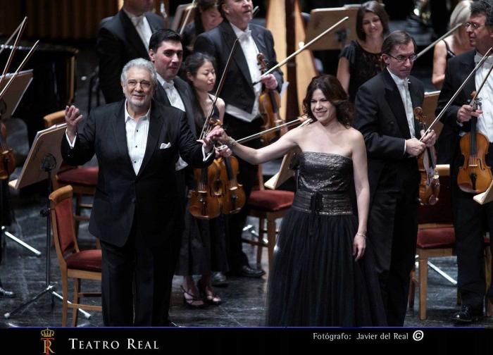 Marta Sánchez canta con Plácido Domingo su versión del himno de España