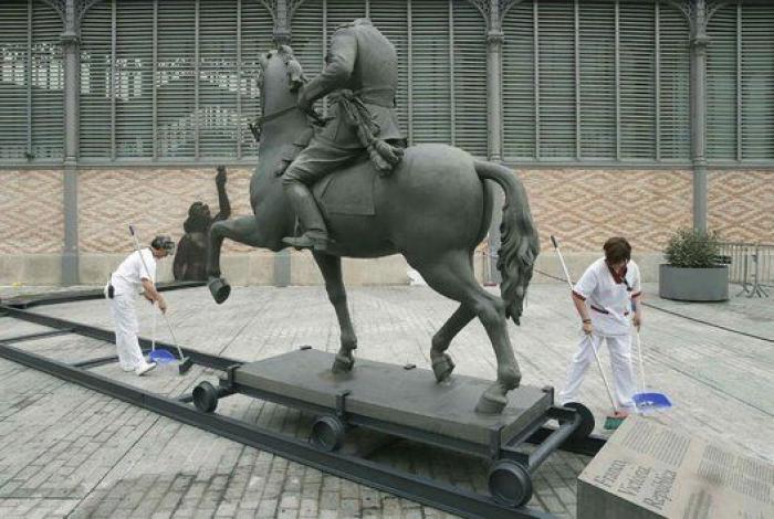La estatua de Franco sin cabeza que la ha liado en Barcelona