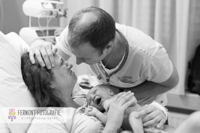 34 emocionantes fotos de padres conociendo a sus bebés