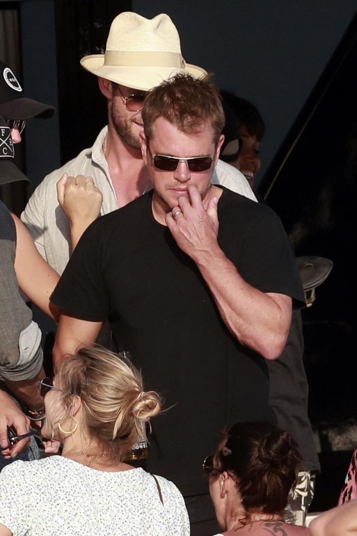 Chris Hemsworth comparte una foto para felicitar a su madre y muchos la confunden con Elsa Pataky