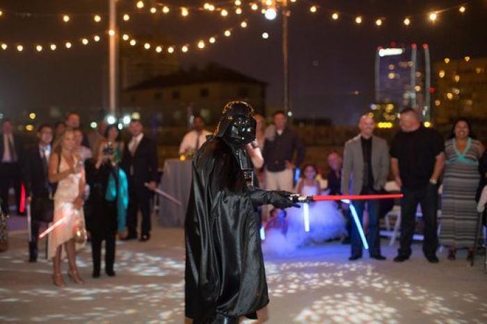 Esta boda inspirada en 'La guerra de las galaxias' es tan 'friki' como 'chic' (FOTOS)