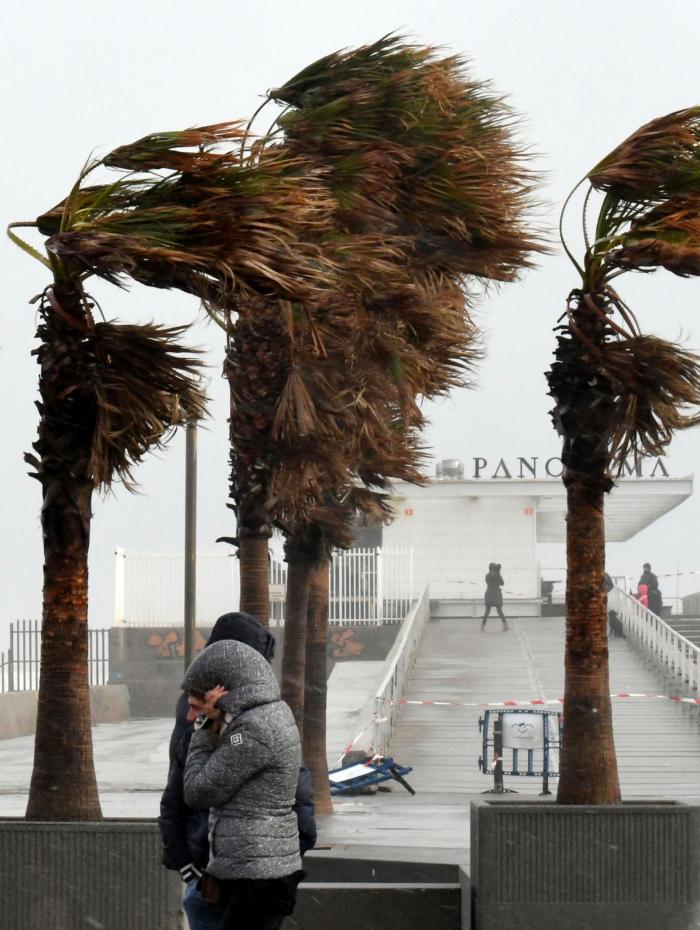 España, en aviso por la borrasca 'Karine' con riesgo extremo por olas en País Vasco, Asturias y Cantabria