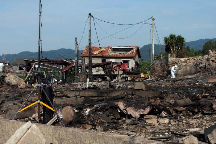 Al menos un muerto y 30 heridos en la explosión de un almacén ilegal de pirotecnia ilegal en Tui