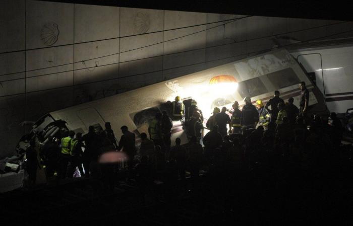 Descarrila un tren de pasajeros en Santiago: Al menos 79 muertos y 178 heridos