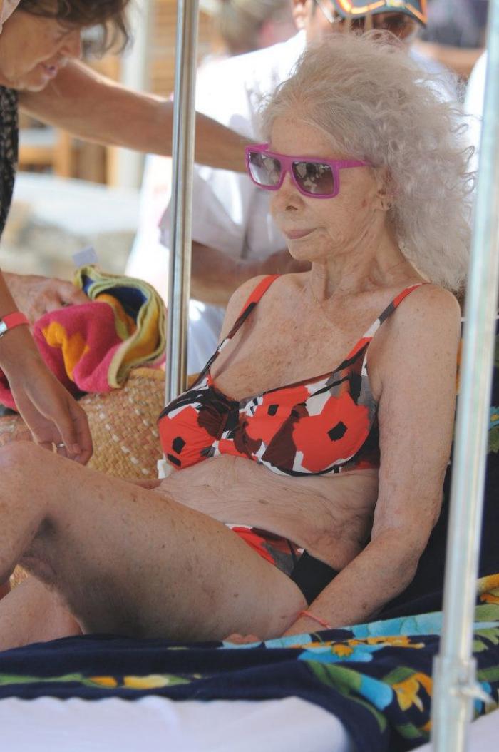 La Duquesa de Alba, en la playa: Ibiza para comenzar agosto (FOTOS)