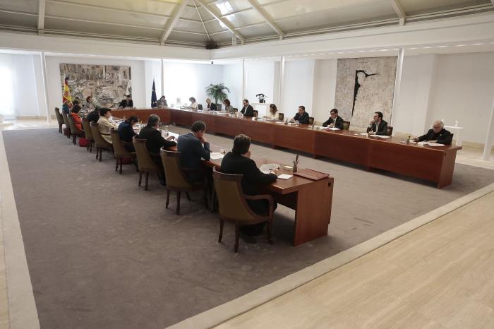 Nuevo pulso en el Gobierno: Iglesias presiona para que el Consejo de Ministros apruebe ya un ingreso mínimo “puente”