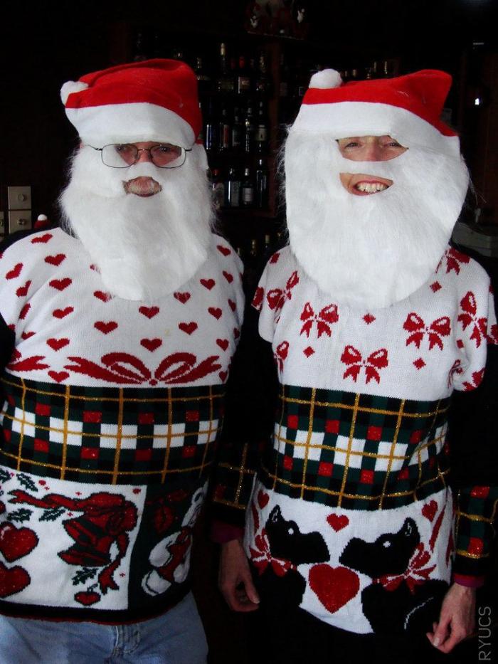 Papá Noel, Jesús y un cartón de agua: la desconcertante sudadera de Navidad que encontrarás en Primark